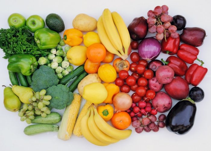Потребление большого количества свежих овощей и фруктов